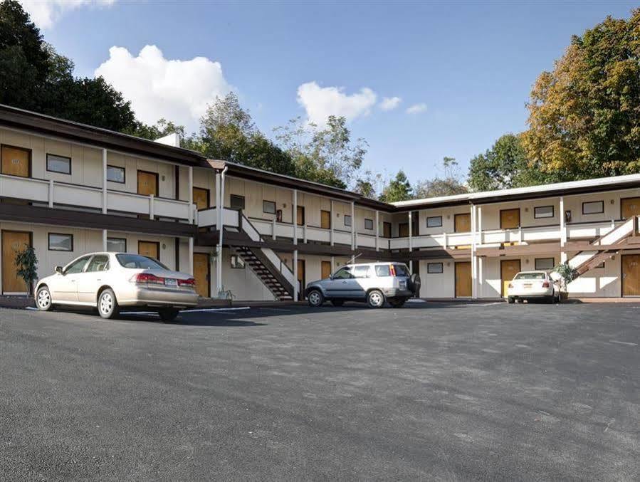 Americas Best Value Inn Highland-Poughkeepsie Екстер'єр фото